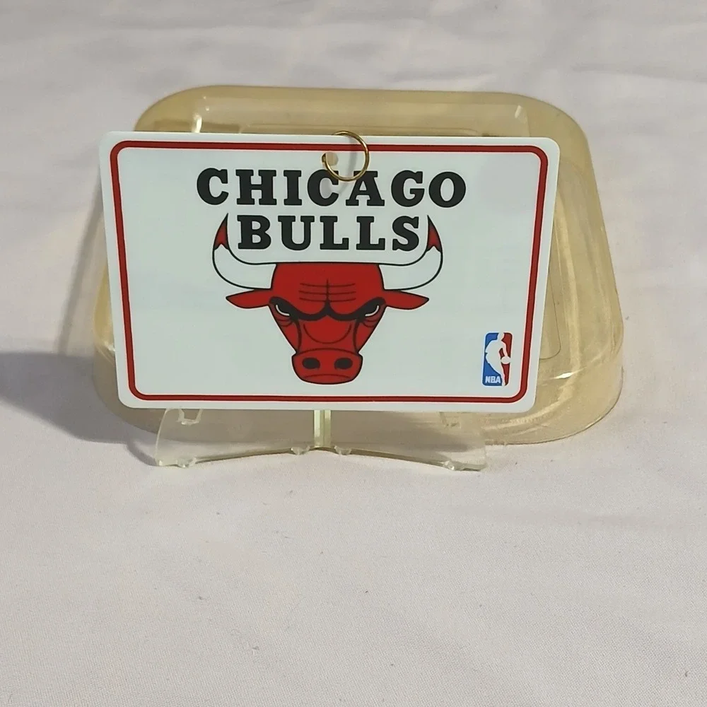 1997 Hallmark Keepsake Christmas Ornament Chicago Bulls NBA Collection Stand